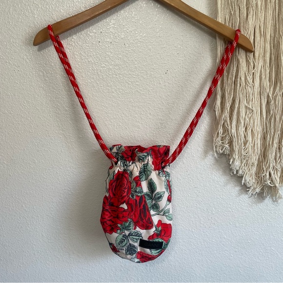 GANNI Recycled Tec Seasonal Drawstring Clinch Bucket Bag Rose Brazil Print - Picture 4 of 11